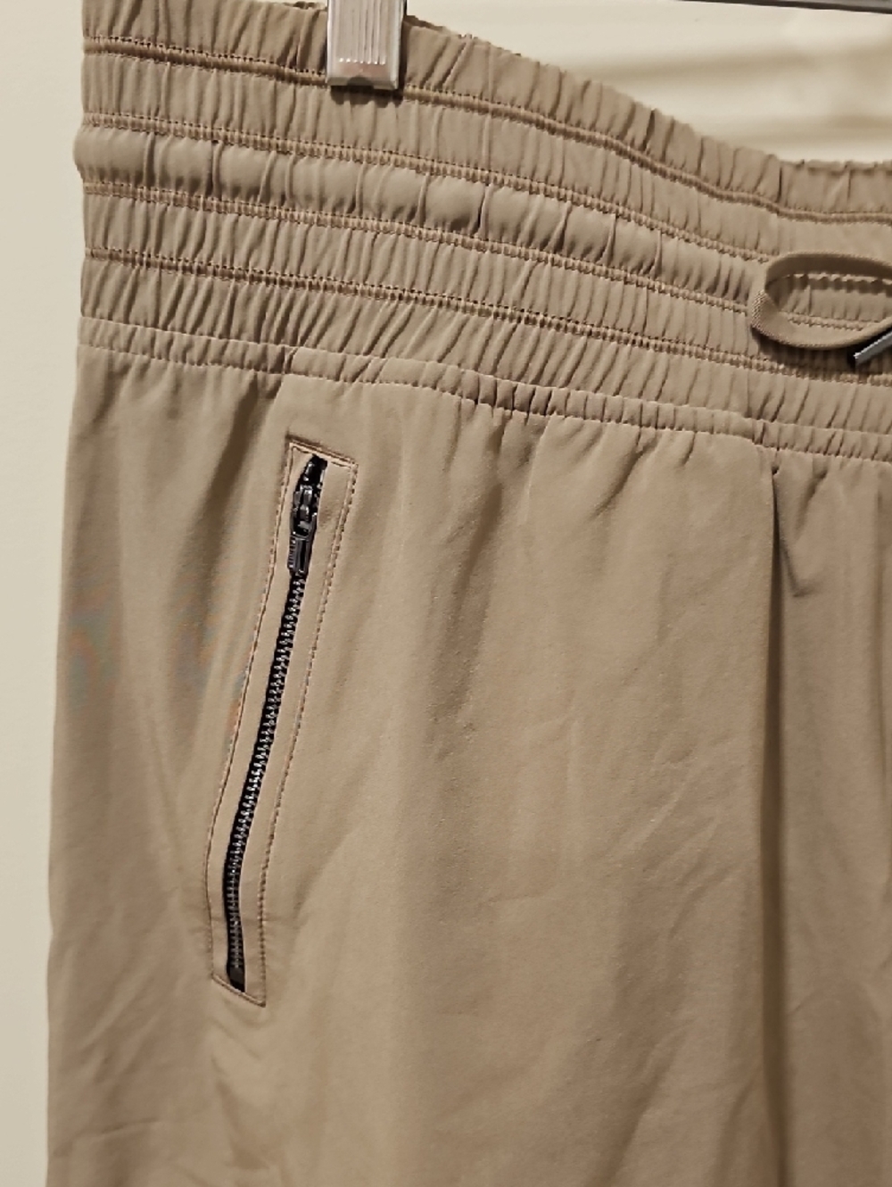 Athleta Camden Short in Tan/Khaki; 5" Inseam; EUC; Size 16 - Picture 6 of 8